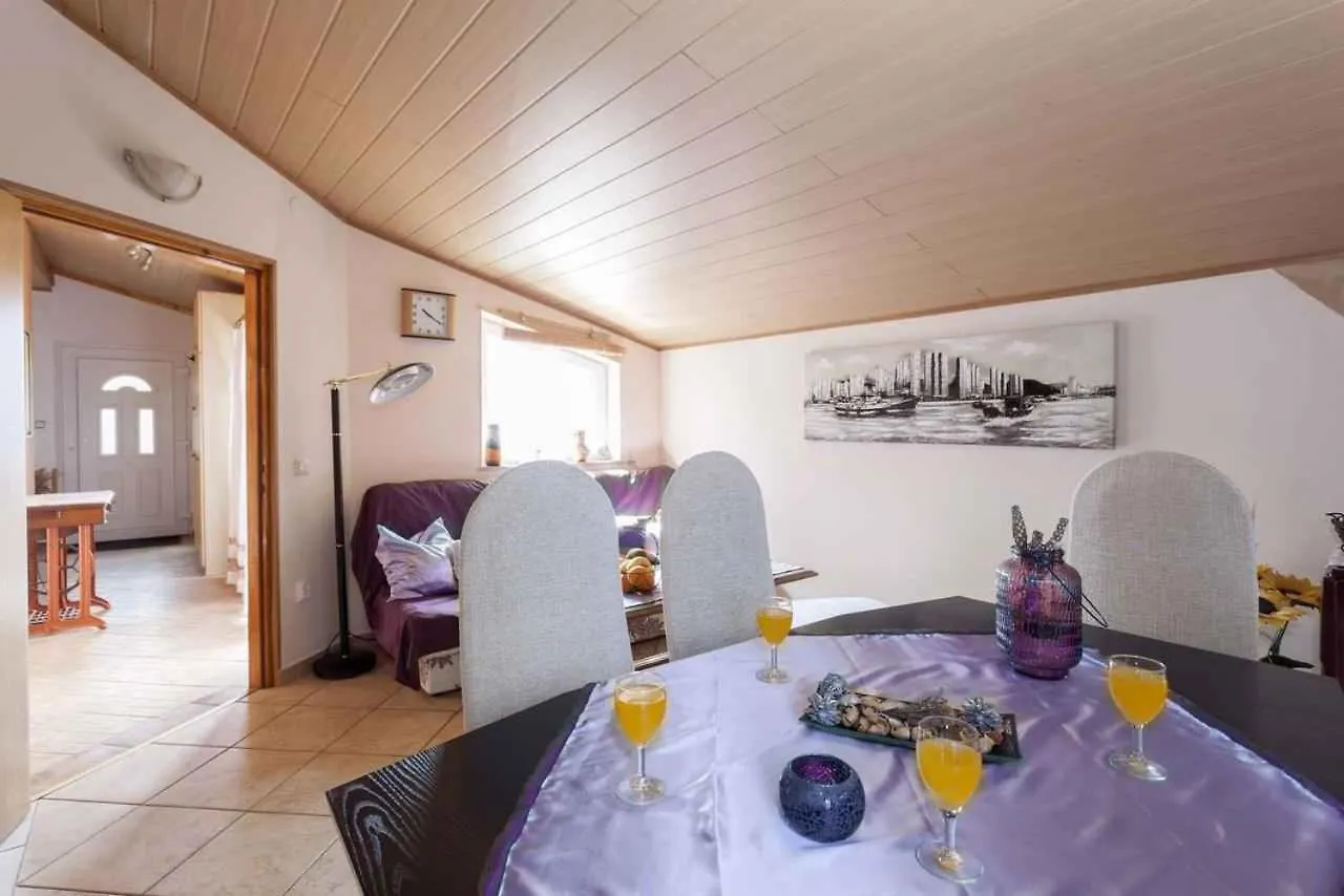 Apartment In Dramalj 39261